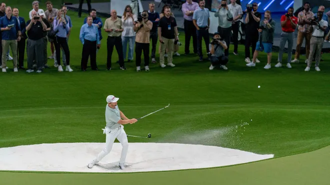 随着人们返 随着人们返